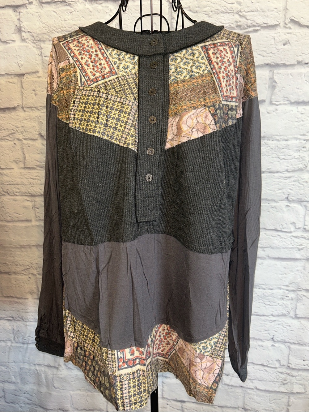 POL Mixed Print Patchwork Balloon Sleeve Charcoal Henley Pullover Top - Picture 5 of 9